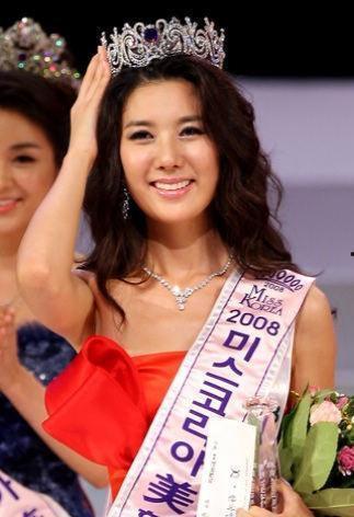 金喜庆视频,揭秘明星幕后生活，带你走进璀璨星途