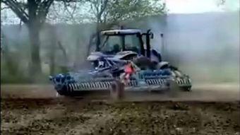 拖拉机舞曲视频,一场乡村狂欢的视觉盛宴