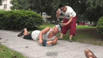 健腹轮新手教学视频,轻松掌握核心训练技巧